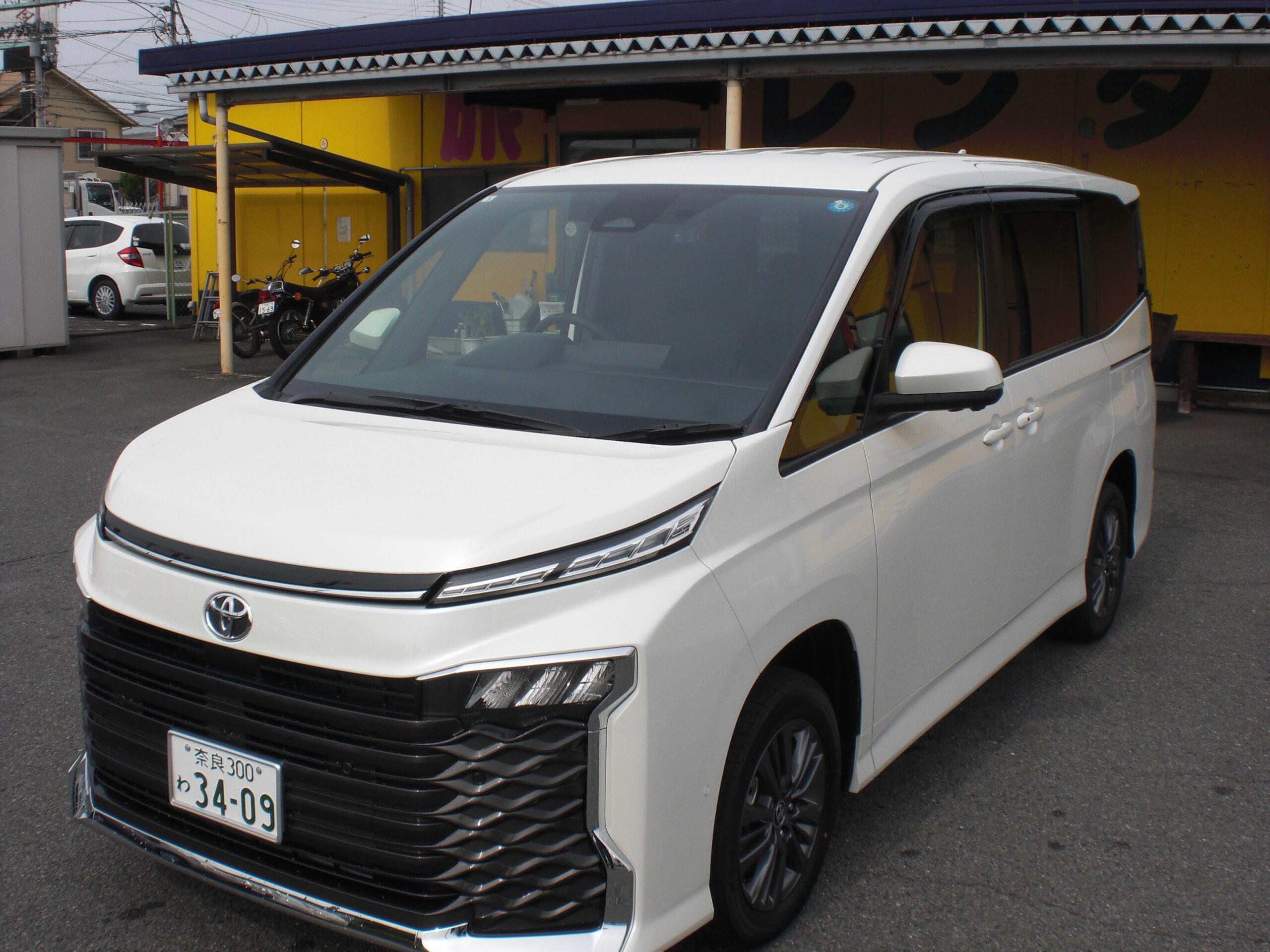 トヨタ VOXY（8人乗） - 近畿レンタカーサービス